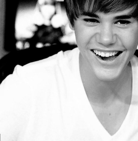 justin bieber smiling with teeth. Justin Bieber Has Great Teeth